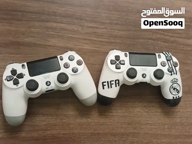 يدين PS4  للبيع -  وحدة بيضاء سادة + وحدة FIFA ريال مدريد نظاف وشغالات فل السعر:240