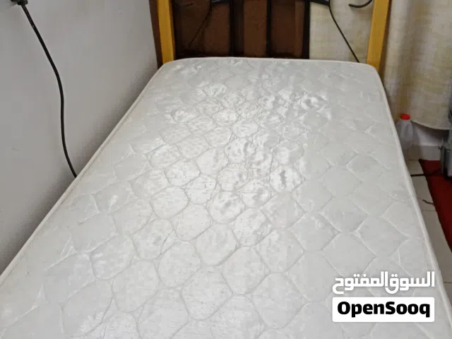 سرير نفر واحد قافل للفك ارجل خشب