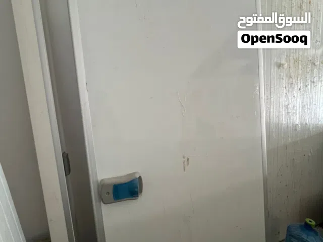 باب غرفة تجميد