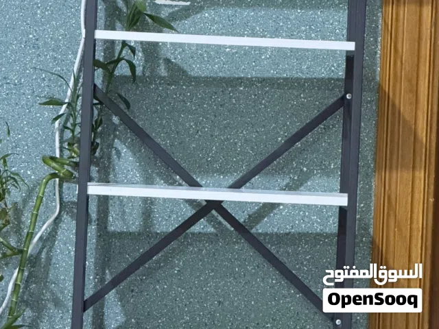 رفوف جديدة ما مستخدمه يتحمل اشياء قويه حتى ماكرويفت وكلشي