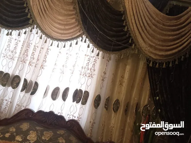 كنب لغرفة الضيوف للبيع السعر 200 قابل للتفاوض للجادين