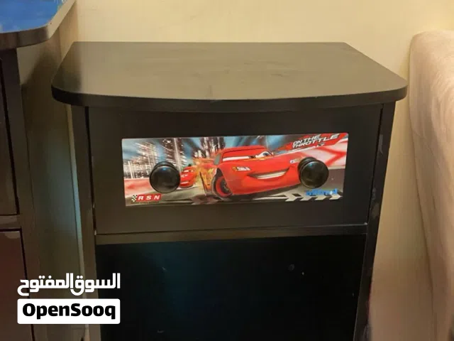 مكتب غرفه اطفال مع كمدينتين وكرسي