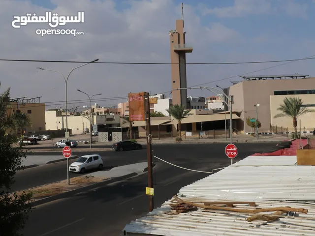 بدون عمولات - شقة مفروشة للإيجار الشهري في الثالثه مقابل السادسة عالشارع الرئيسي طابق ثاني عقش ممتاز