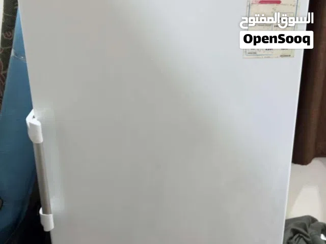 ثلاجه للبيع ب 300