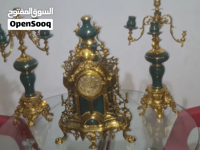 ساعه مع شمعدان بحاله جيده جدا