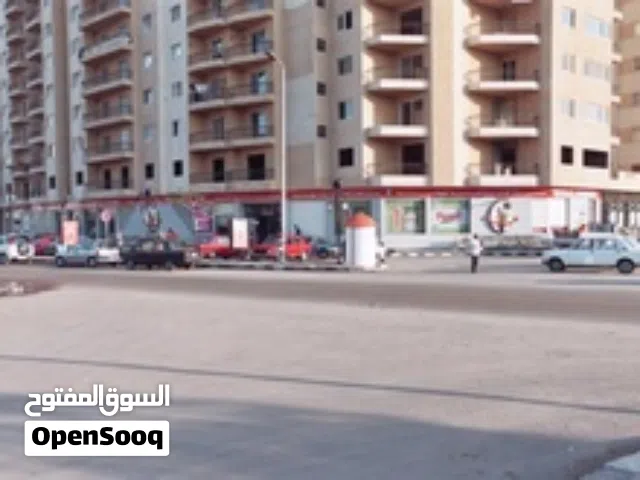 605 متر بالاضافة الى 205 متر