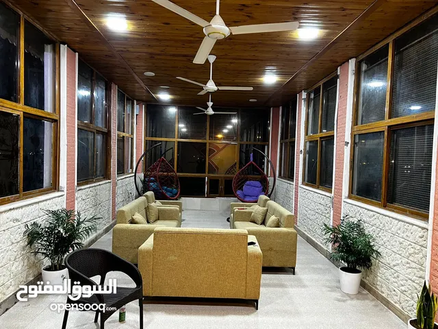 3 Bedrooms Chalet for Rent in Basra Tannumah