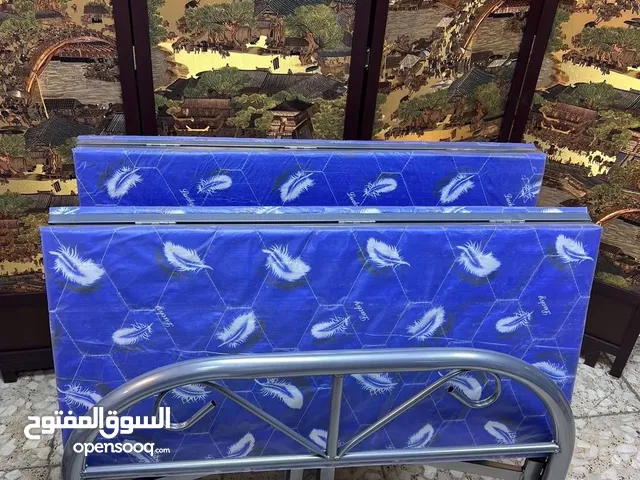 سرير حديد ينطوي