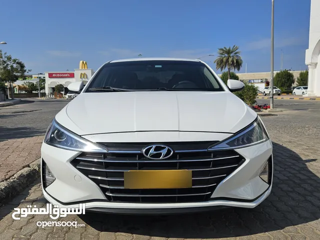 Hyundai Elantra 2019 white