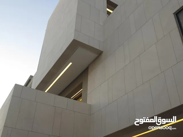 400 m2 More than 6 bedrooms Villa for Sale in Mubarak Al-Kabeer Al Masayel