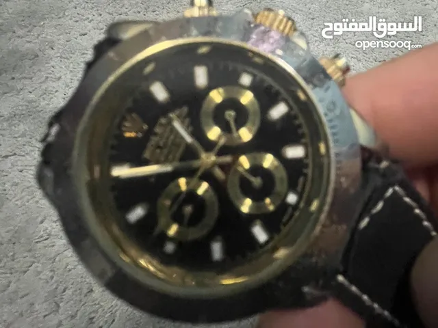 ثلاث ساعات كارتير تحتاج بطارية والروليكس اتوماتيك وجوفيال تعمل