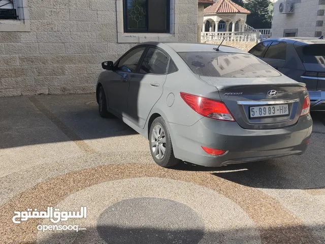 هيونداي اكسنت موديل 2019 اصل كوري لون مميز سياره نضيفه وخاليه من العيوب والمشاكل و الضربات .