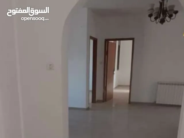 ثلاث غرف نوم غير مفروشة