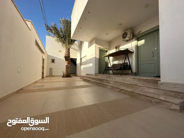 300 m2 More than 6 bedrooms Villa for Rent in Tripoli Tajura