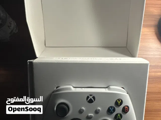 للبيع يدة اكس بوكس لم تستخدم ولا مره مع الكرتون شرط النظافه ولا يوجد اي خدوش
