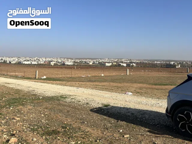 بسعر مميز مطلة بجانب فلل وقصور امكانية بيع دونم واحد او القطعة بالكامل جاهزة للسكن مع كامل الخدمات