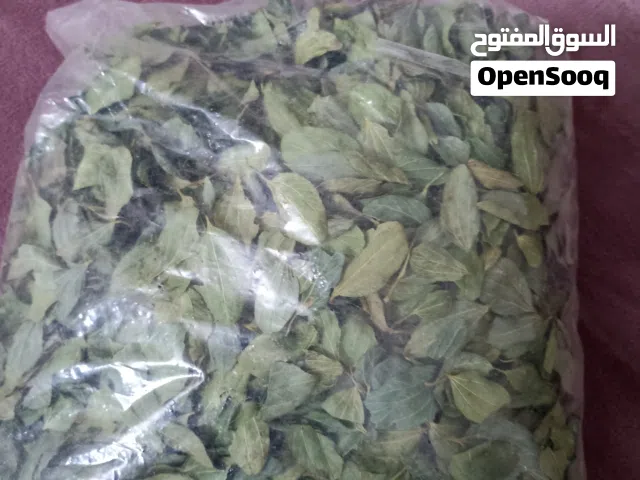 يوجد ورق سدر سوري نوعيه ممتازه جدا يوجد تقريبا كيلو و 300 غرام ادفع بحق الله وشيل موجود برصيفه