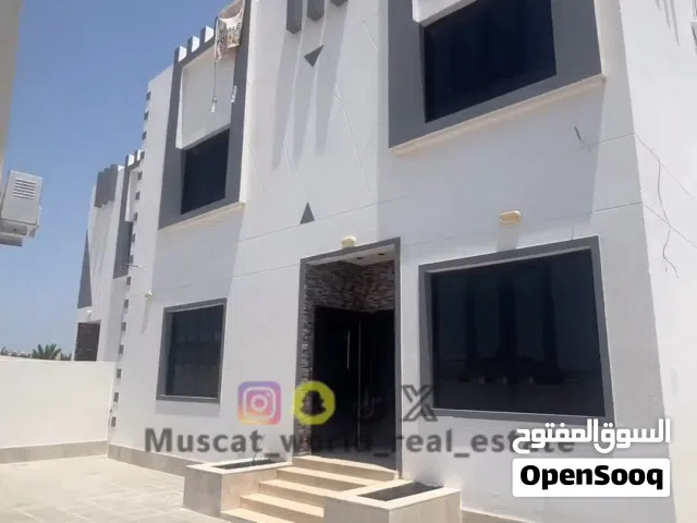 للبيع جزء من توين فيلا في المعبيله ع شارع رئيسي موقع فوق ممتاز