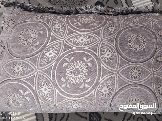 وسائد ظهر نظيفه جدا عدد 10 حبات حشو تبن