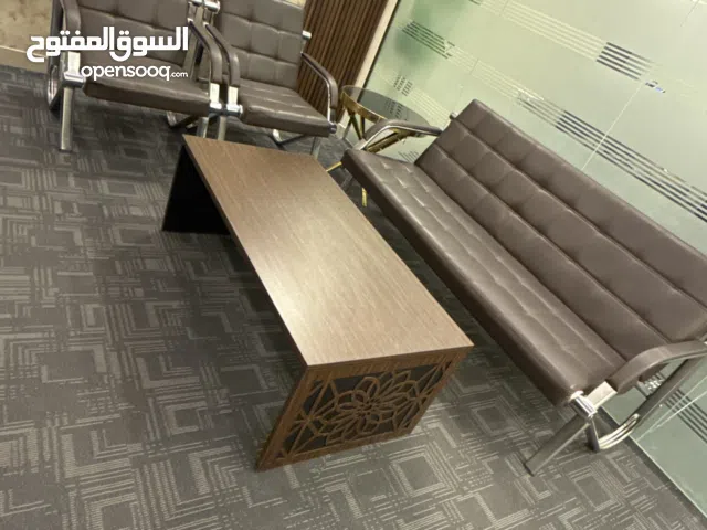 اثاث مكتبي (شبه جديد)