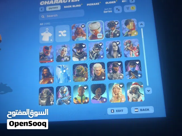 حساب فورت نايت فيه سكنات نادرة وبيكاكسات ورقصات نادرة فيه اكثر من 190 سكن  واكثر من 100 بيكاكس