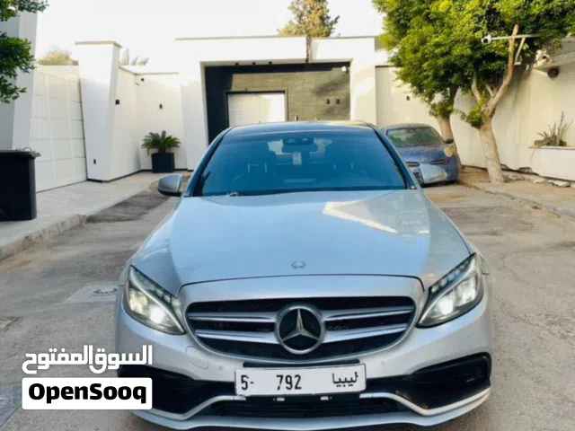 مرسيدس c300 موديل 2017 ماشيه 105 ميل استراد امريكي خاليه من العيوب