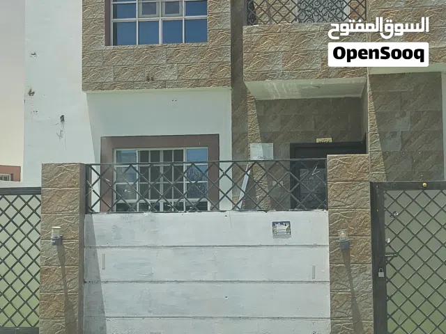 فلة للايجار المعبيلة السابعة قريب من دوار مسجد القوت