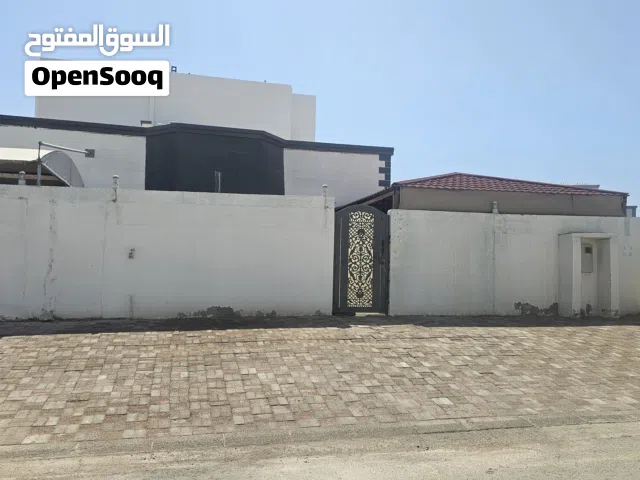 فيلا للبيع بالمعبيلة الثامنة خلف مسجد الإسلام طابق واحد خرائط طابقين