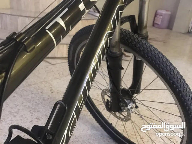 سيكل رياضي ومستعمل وحالته جيده وسعره 800 وسعره يوصل الى 2500 وغير ذالك سيكل سباق وارجو التواصل واتس