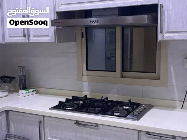 للبيع مطبخ شبه جديد مع كامل أجهزته في جيزان