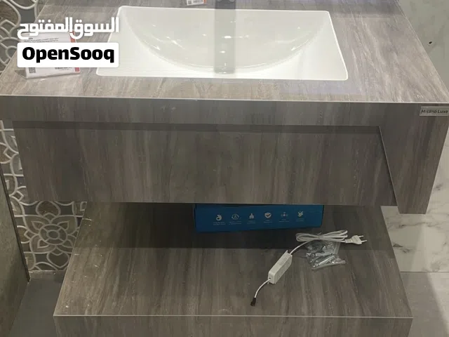 مغاسل (2) دورات مياه ومجالس
