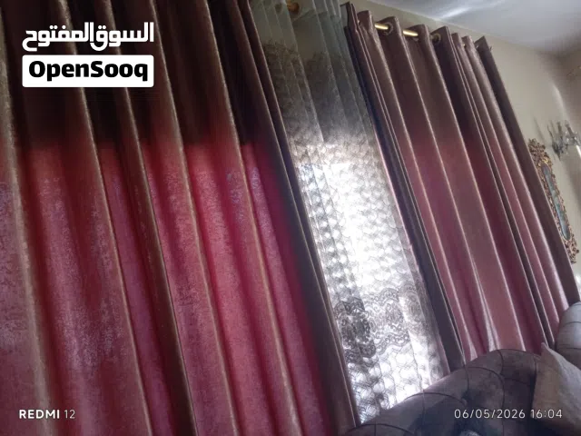 غرفة استقبال كاملة مع كل ملحقاتها نظيفة جدا جداا لون جوزي فاتح وبيجي