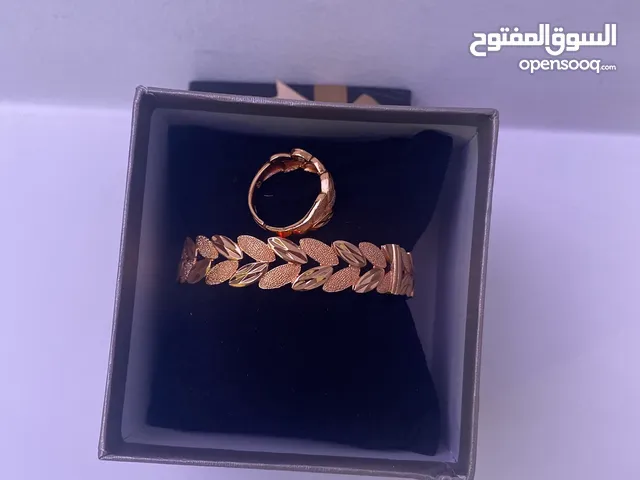 خواتم وأساور للبيع جديد