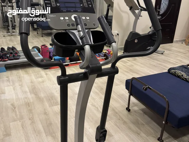 Life fitness elliptical cross-trainer