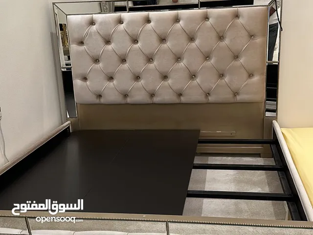 سرير وكنبة للبيع