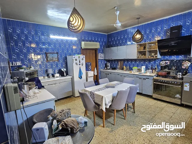 320 m2 3 Bedrooms Townhouse for Sale in Baghdad Ghazaliya