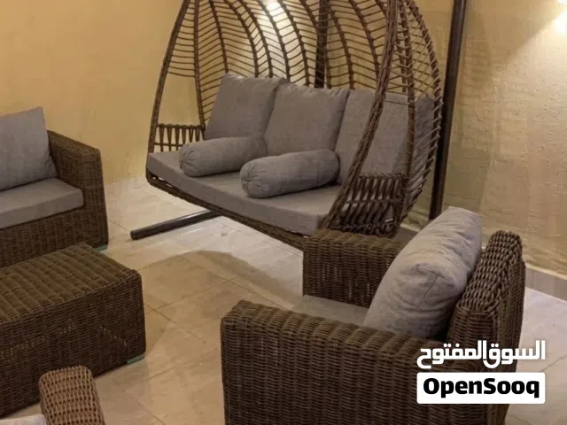 مختصون في إعادة تأهيل أطقم الراتان والبامبو وتجهيز الكافيهات وتنجيد الفرش وتفصيل كڤرات حماية