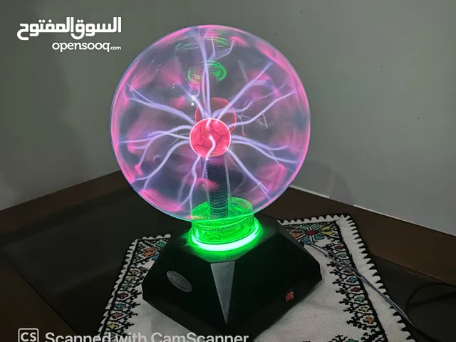 اباجورة، تطئي بأشكال التفريغ الكهربائي، وتتغير الأشكال بالمس