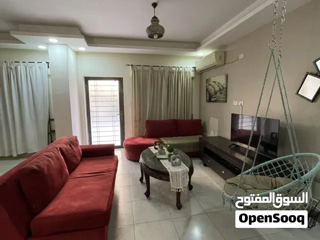 شقة أرضية مفروشة او فارغة للإيجار في جبيهة حي الريان، 3 نوم 3 حمام مع ترس من المالك مباشرة