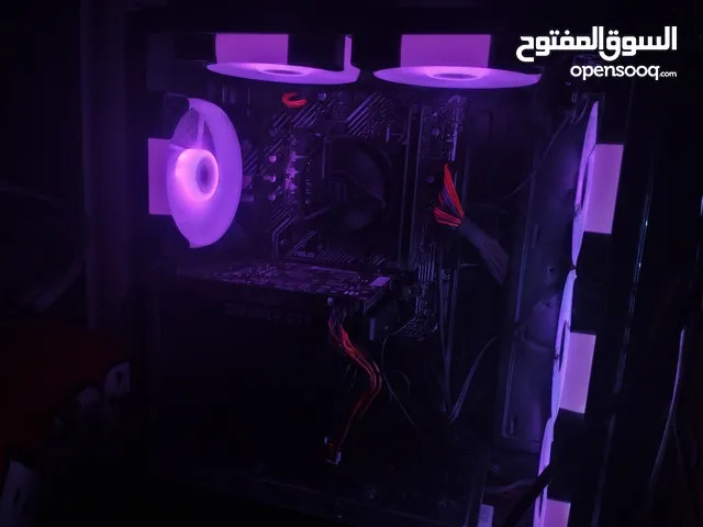 PC gaming بالشاشة