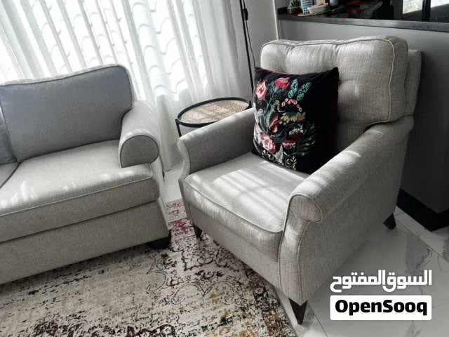 طقم ضيوف من سبع مقاعد