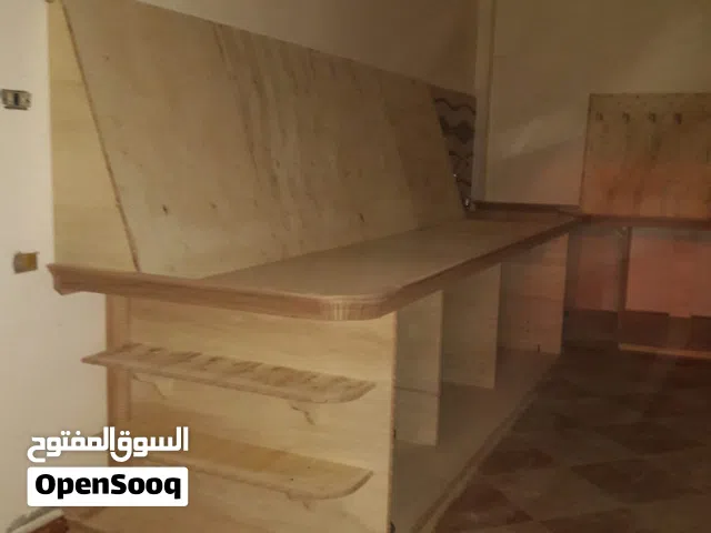 للبيع خشب كونتر 20 لوح منهم 10 كاملين و 10 انصص متفصلين لمحل خضار وفاكهه لم يستخدما . وتم فكهم