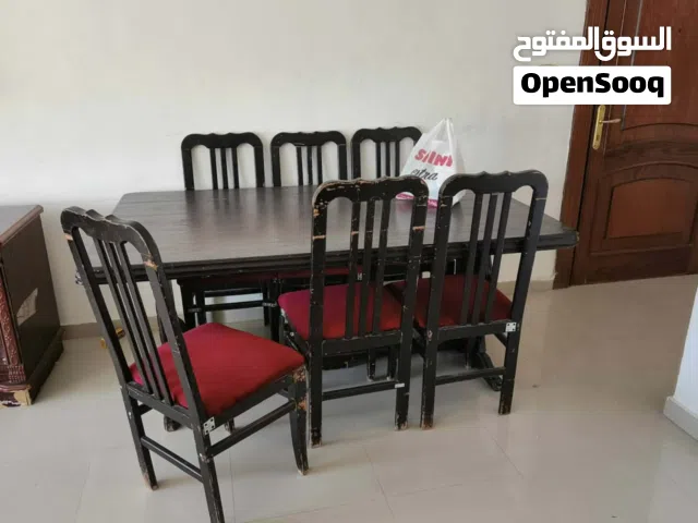 طاولة سفره بحاجة دهان فقط 6كراسي