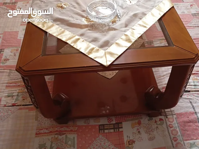 للبيع طاولة سفرة 1 و طاولة مربع 2