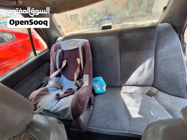 1994 هيونداي النترا Standard