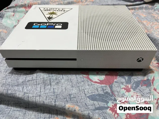 للبيع جهاز إكس بوكس ون إس (Xbox One S) إصدار 2017، مستعمل بحالة جيدة جدًا ويعمل بكفاءة ممتازة، مناسب