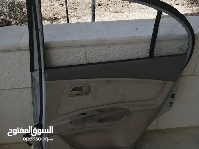 قطع كيا ريو 2006-2011 باب خلفي يمين و شل امامي ومرايا جانبية و شل امامي سفلي وقاعدة محرك اليمين