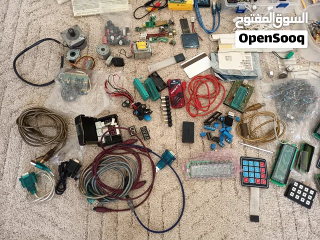 مجموعه كبيره من قطع الكترونيه لطلاب الهندسه  والهواه