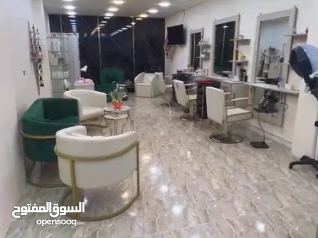 صالون سيدات مجهز كامل بجميع مرافقه والمعدات والديكور ممتاز ضمانه شهري