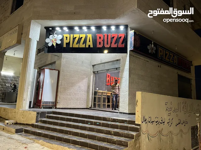 مطعم بيتزا ومعجنات وسناكات للبيع بسعر مغري
